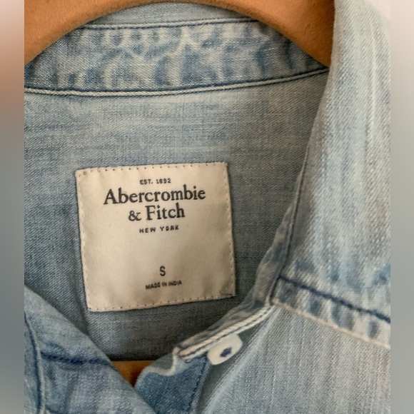 Abercrombie and Fitch denim shirt. - Picture 4 of 6